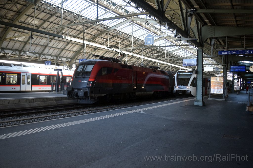 10410-0044-110826.jpg - ÖBB 1116.222 + Thurbo RABe 526.729-9 "Kanton Aargau" / St.Gallen HB 11.8.2026