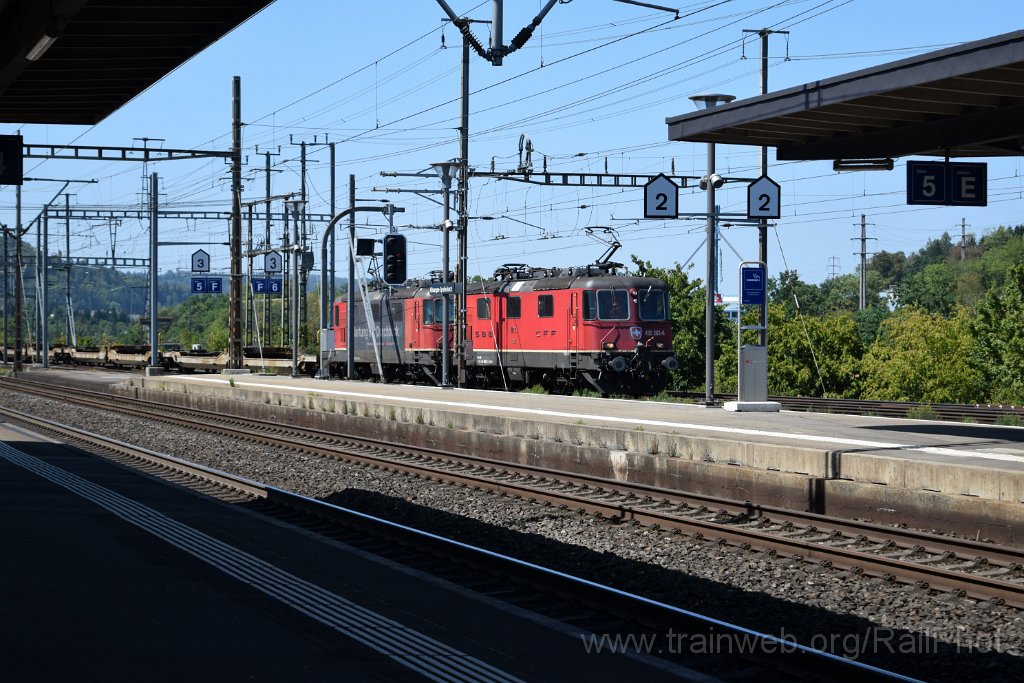 10412-0031-120826.jpg - SBB-CFF Re 4/4" 11263 + Re 420.254-5 "Wartung mit Durchblick" / Killwangen-Spreitenbach 12.8.2026