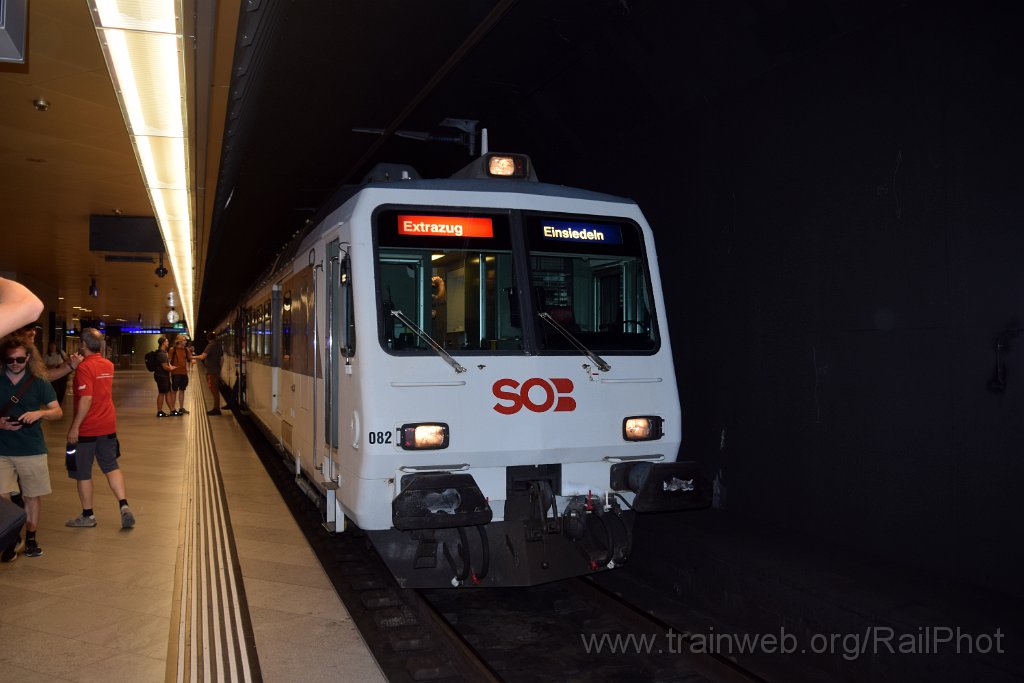10428-0004-160826.jpg - VNPZ RBDe 561.082-9 / Zürich HB (Löwenstrasse) 16.8.2026