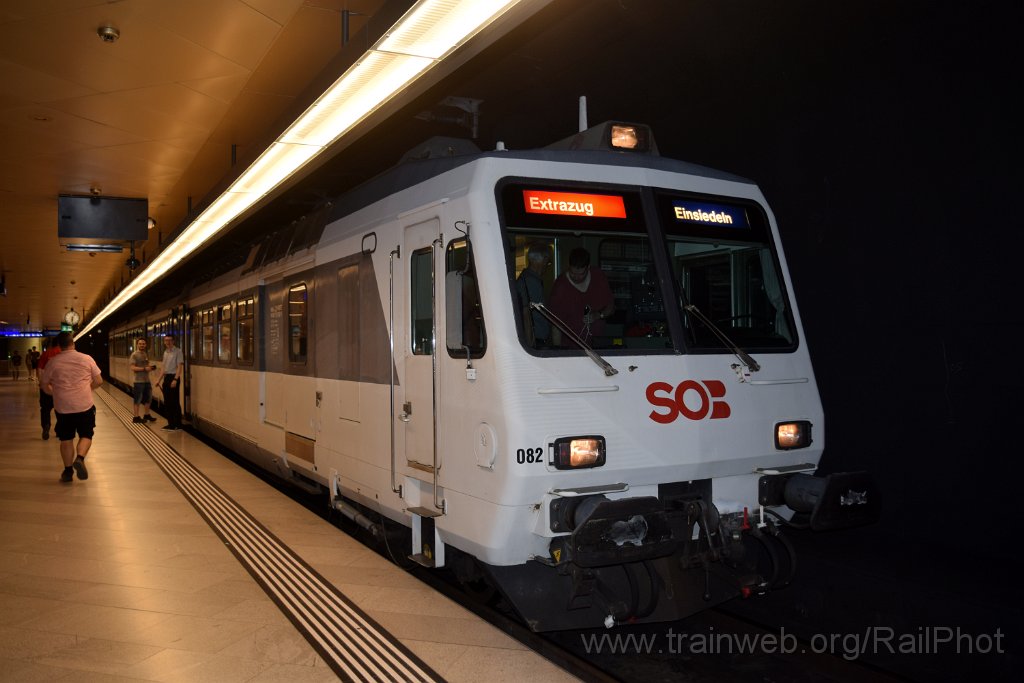10428-0012-160826.jpg - VNPZ RBDe 561.082-9 / Zürich HB (Löwenstrasse) 16.8.2026