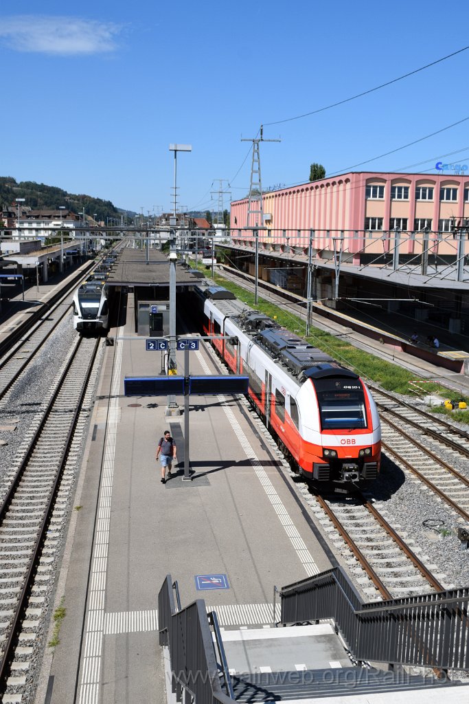 10429-0028-190826.jpg - ÖBB 4748.517 "Lauterach" + Thurbo RABe 526.779-4 / St.Margrethen 19.8.2026