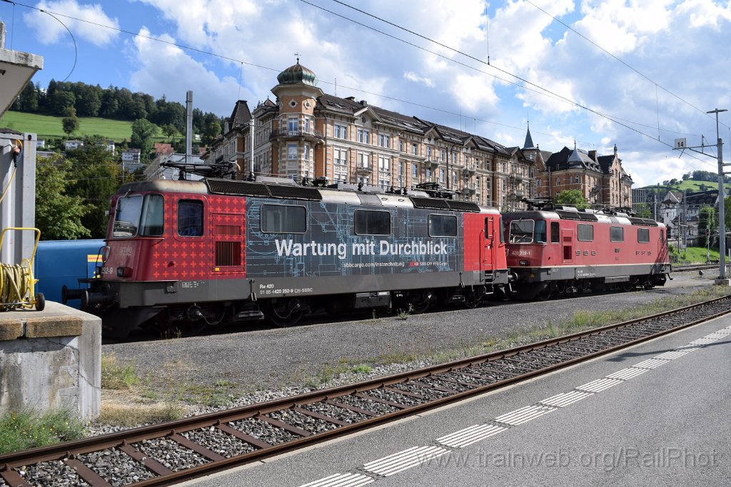 10442-0047-220826.jpg - SBB-CFF Re 420.252-9 "Wartung mit Durchblick" + Re 4/4" 11289 / St.Gallen HB 22.8.2026