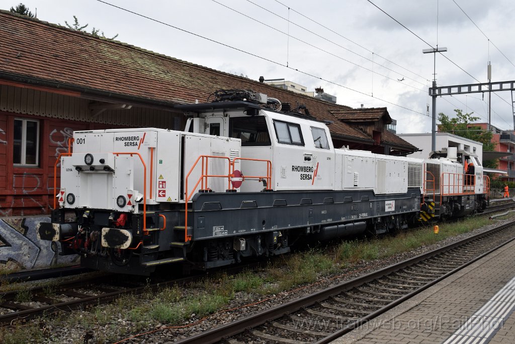 10443-0032-280826.jpg - Sersa Aem 940.001-1 "Leya" + Am 843.154 "Bettina" / Zürich-Seebach 28.8.2026