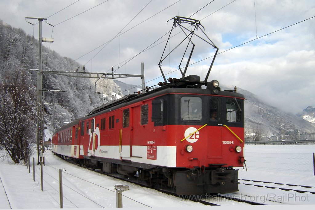 1012-0001-140205.jpg - ZB De 110.001-5 / Alpnachstad 14.2.2005
