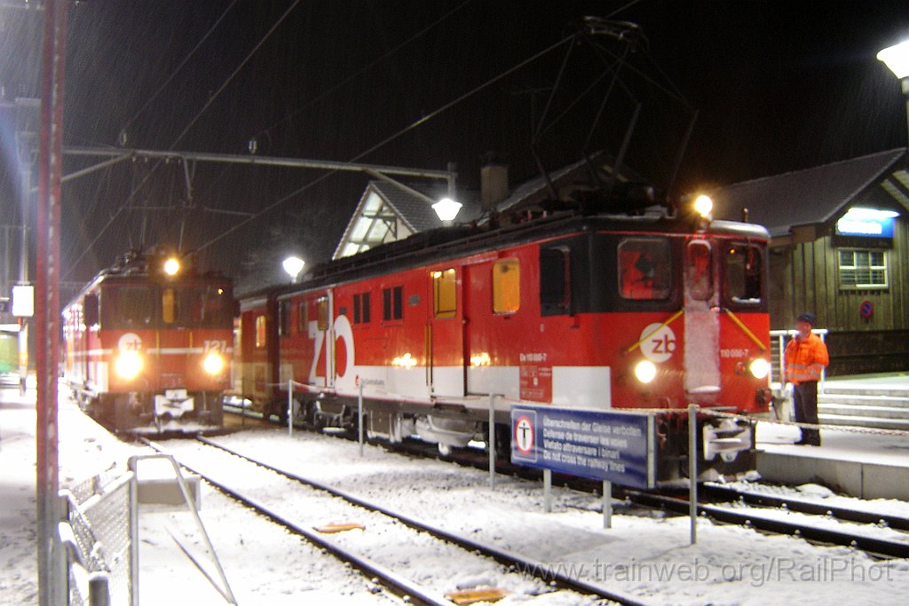 1012-0020-150205.jpg - ZB De 4/4 121 + ZB De 110.000-7 / Sachseln 15.2.2005