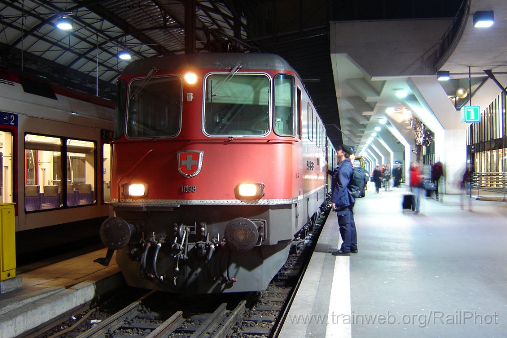 1015-0014-170205.jpg - SBB-CFF Re 4/4'' 11198 / Luzern 17.2.2005