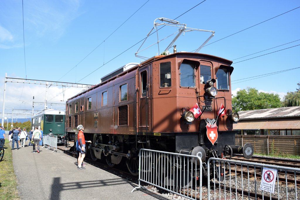 10047-0042-280925.jpg - SBB-CFF Ae 3/6" 10439 + SBB-CFF Bm 4/4" 18451 / Richterswil 28.9.2025