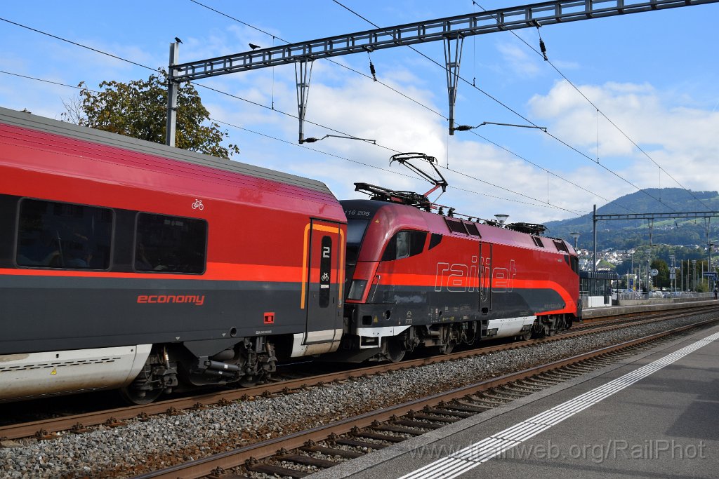 10052-0020-280925.jpg - ÖBB 1116.205 "Spirit of Europe" / Richterswil 28.9.2025
