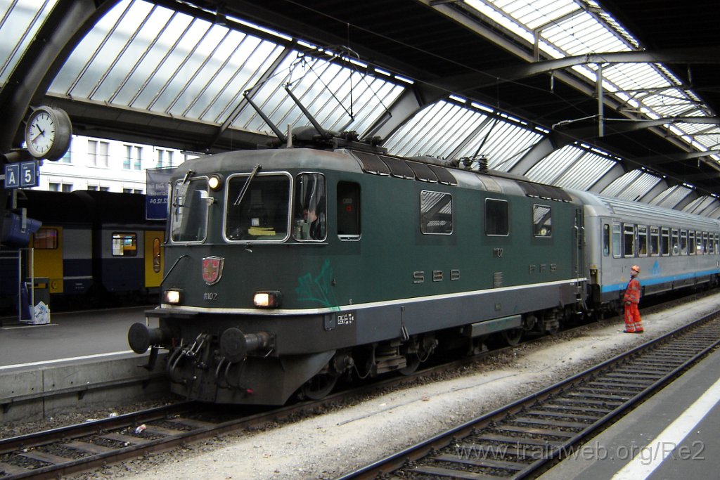 0995-0042-041204.jpg - SBB-CFF Re 4/4'' 11102 / Zürich HB 4.12.2004