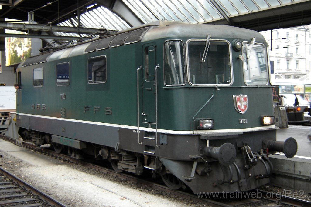 0995-0046-041204.jpg - SBB-CFF Re 4/4'' 11102 / Zürich HB 4.12.2004