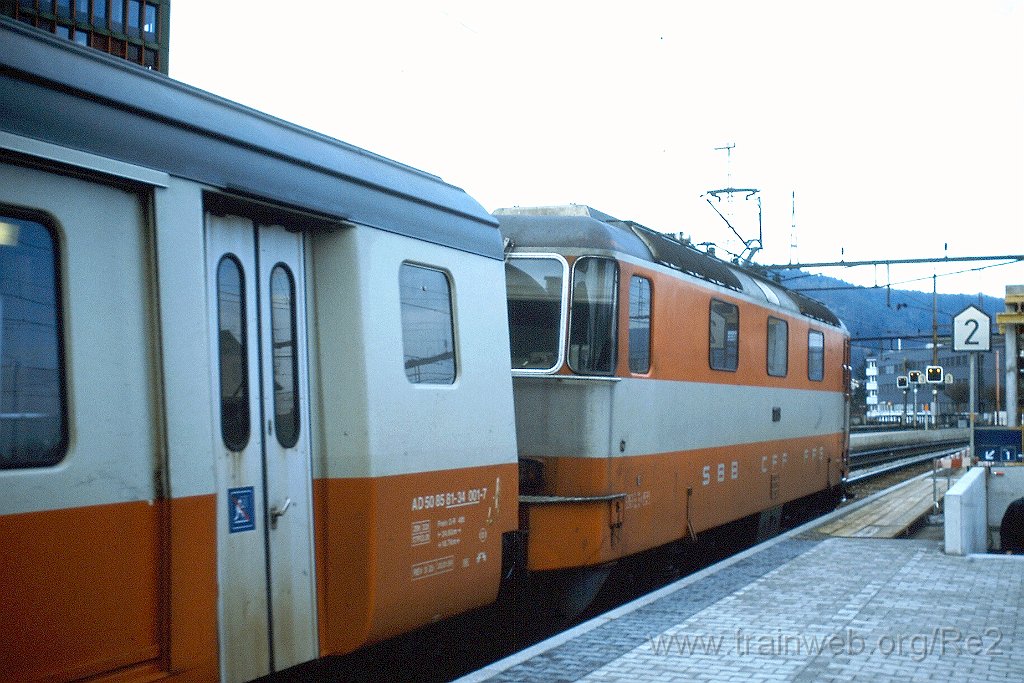 0869-0013.jpg - SBB-CFF Re 4/4'' 11103 / Brugg 9.12.2000