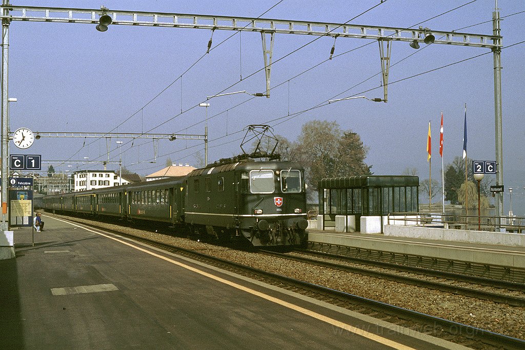 0425-0026.jpg - Re 4/4" 11105 / Richterswil 20.3.1993