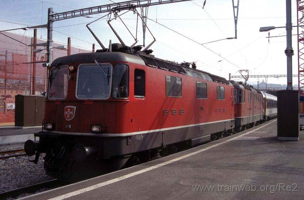 0959-0011.jpg - SBB-CFF Re 4/4'' 11111 + Re 4/4'' 11107 / Zürich HB 12.3.2004