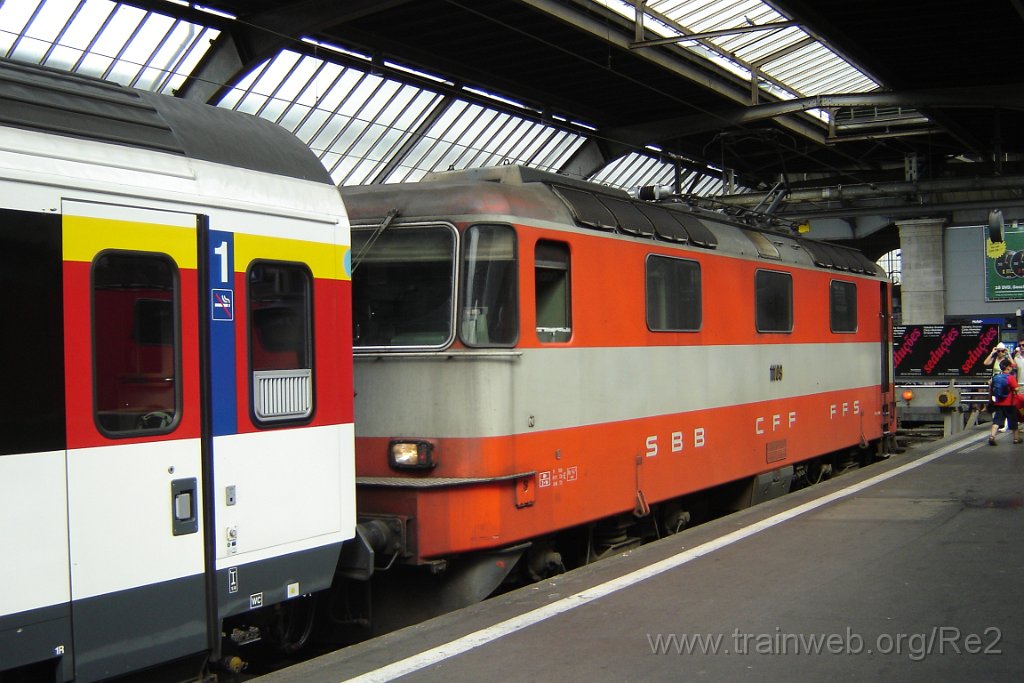 1195-0038-250606.jpg - SBB-CFF Re 4/4'' 11109 / Zürich HB 25.6.2006