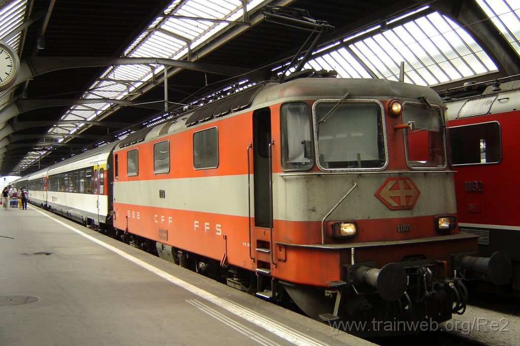 1196-0004-250606.jpg - SBB-CFF Re 4/4'' 11109 / Zürich HB 25.6.2006