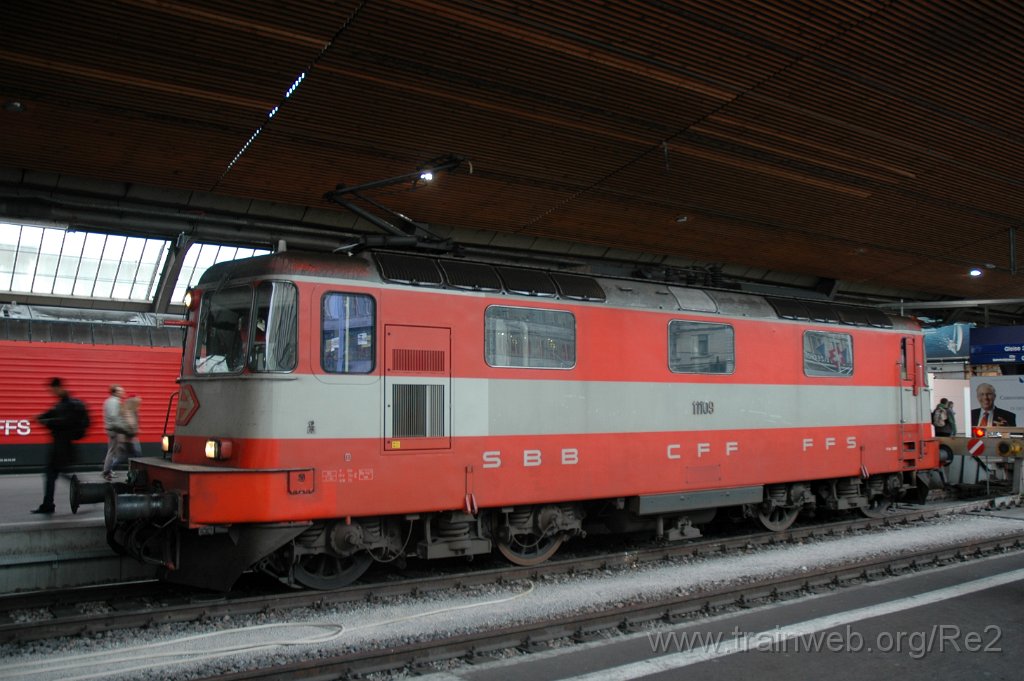 2245-0016-191011.jpg - SBB-CFF Re 4/4'' 11109 / Zürich HB 19.10.2011