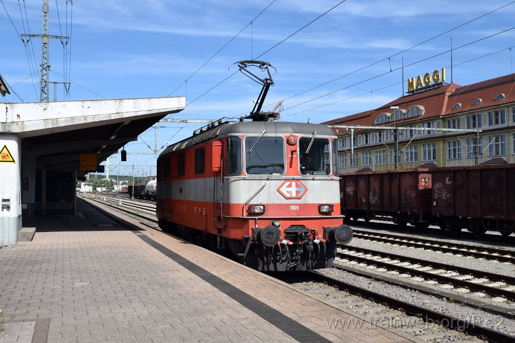 8164-0035-240822.jpg - SBB-CFF Re 4/4'' 11109 (Re 420.109-1)  (Re 91 85 4 420 109-1 CH-SBB) / Singen (Htw) 24.8.2022
