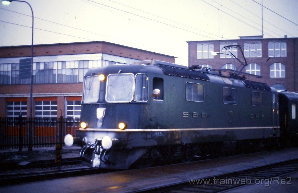 0163-0037s.jpg - SBB-CFF Re 4/4'' 11110 / Arbon 5.3.1988