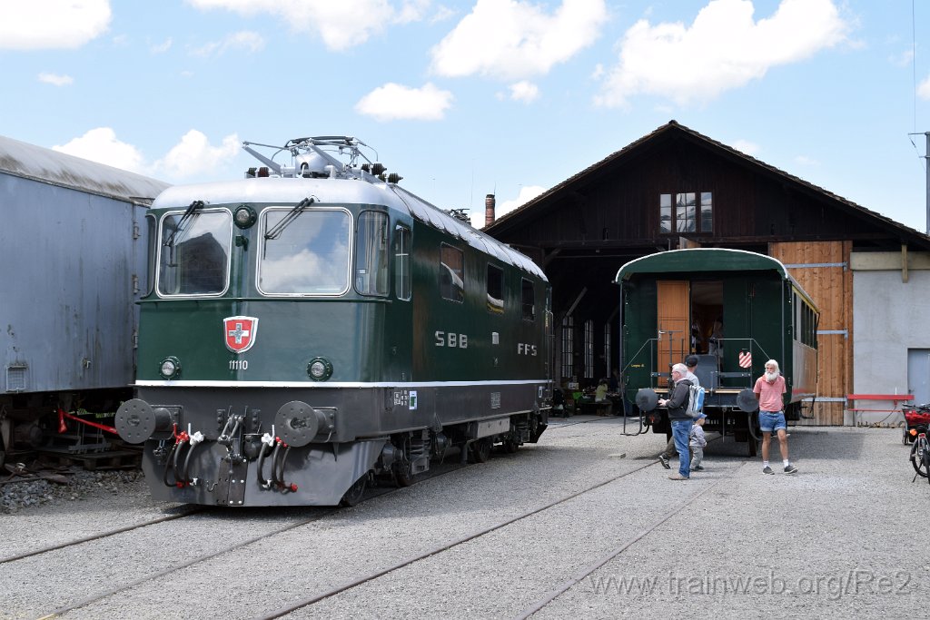 9758-0026-180525.jpg - EXCH Re 4/4'' 11110 (Re 420.110-9)  / SBB-CFF (Re 91 85 4 420 110-8 CH-EXCH) + EXCH / BLS AS 51 ''Général Guisan'' (55 85  89-13 051-4 CH-EXCH) / Langnau im Emmental (Dépot) 18.5.2025