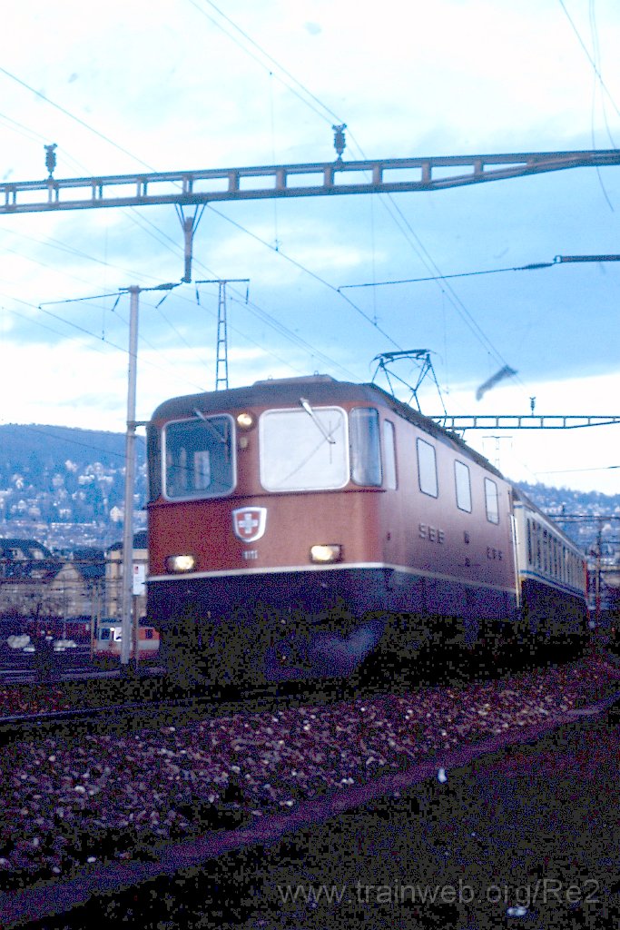 0271-0021.jpg - SBB-CFF Re 4/4'' 11111 / Zürich (Dépot F) 17.2.1990