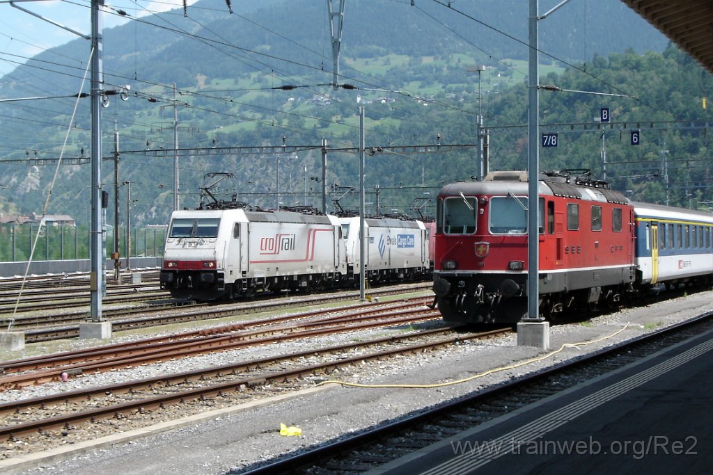 2866-0016-150713.jpg - SBB-CFF Re 4/4'' 11111 + Crossrail 185.579-0 + Ewals 185.581-6 / Brig 15.7.2013