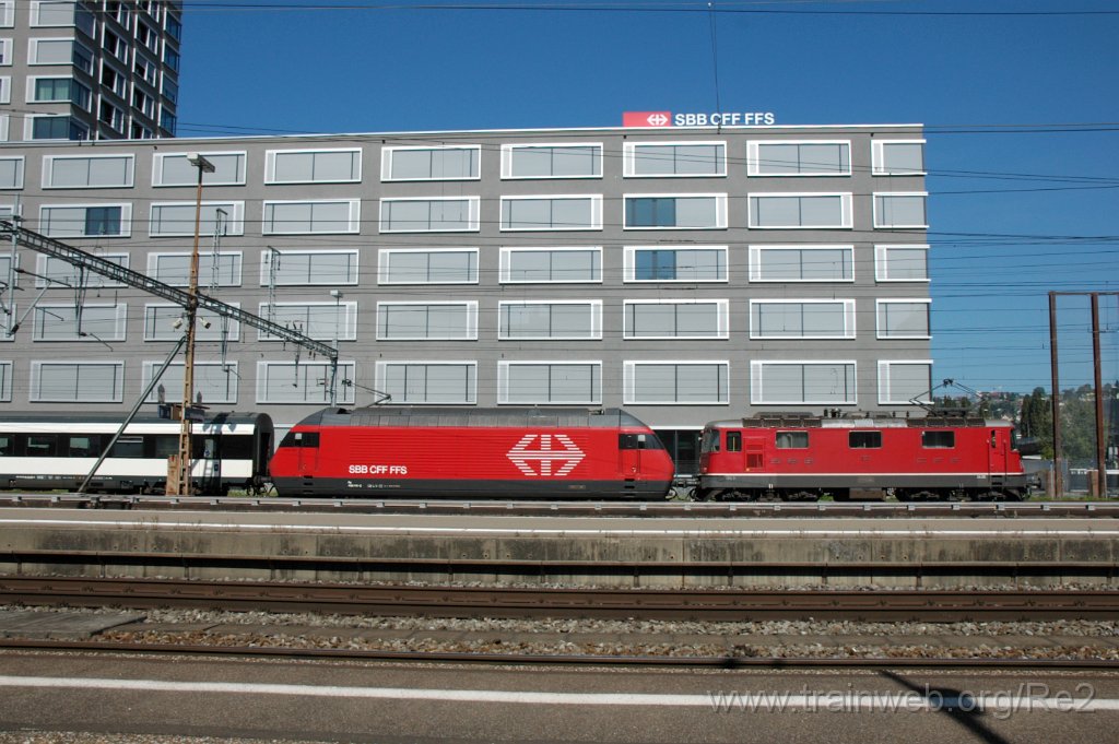 3273-0023-230914.jpg - SBB-CFF Re 460.114-2 ''Cirque Knie'' + SBB-CFF Re 4/4'' 11111 / Zürich-Altstetten 23.9.2014
