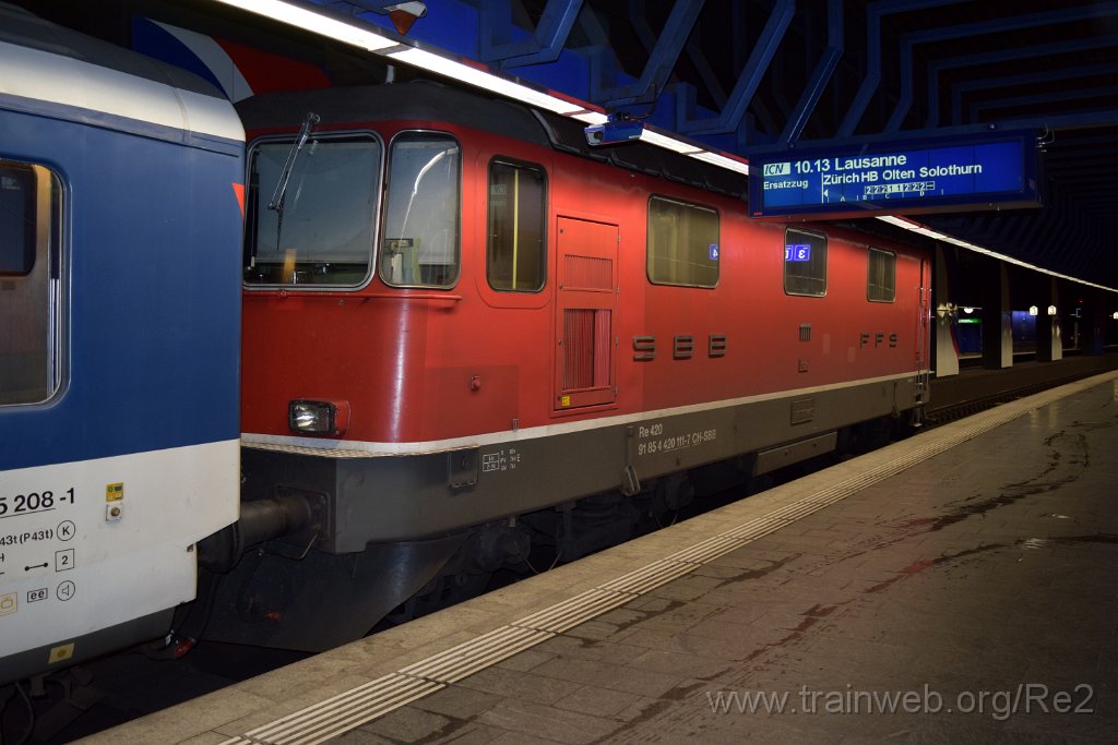4281-0019-181116.jpg - SBB-CFF Re 4/4'' 11111 (Re 420.111-7)  (Re 91 85 4 420 111-7 CH-SBB) / Zürich-Flughafen 18.11.2016
