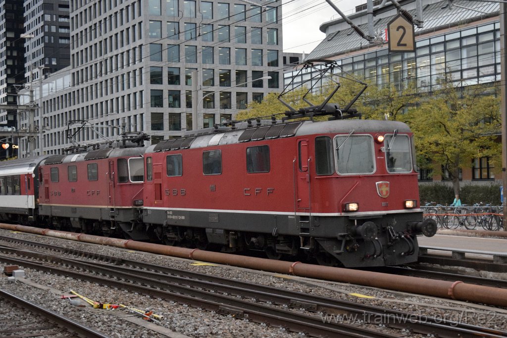 5181-0026-241018.jpg - SBB-CFF Re 4/4'' 11111 (Re 420.111-7)  (Re 91 85 4 420 111-7 CH-SBB) + SBB-CFF Re 4/4'' 11299 (Re 420.299-0)  (Re 91 85 4 420 299-0 CH-SBB) / Zürich-Altstetten 24.10.2018