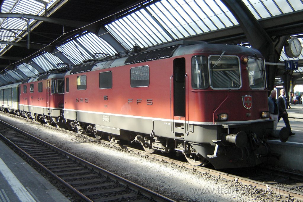 1026-0022-040405.jpg - SBB-CFF Re 4/4'' 11116 + SBB-CFF Re 4/4'' 11155 / Zürich HB 4.4.2005