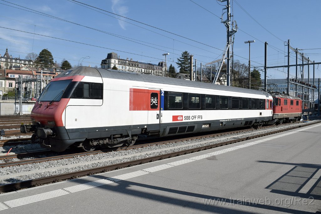 9592-0040-070325.jpg - SBB-CFF Bt (IC) 50 85 28-94 984-7 (Bt 50 85  28-94 984-7 CH-SBB) + SBB-CFF Re 4/4'' 11116 (Re 420.116-3)  (Re 91 85 4 420 116-3 CH-SBB) / Bern HB 7.3.2025