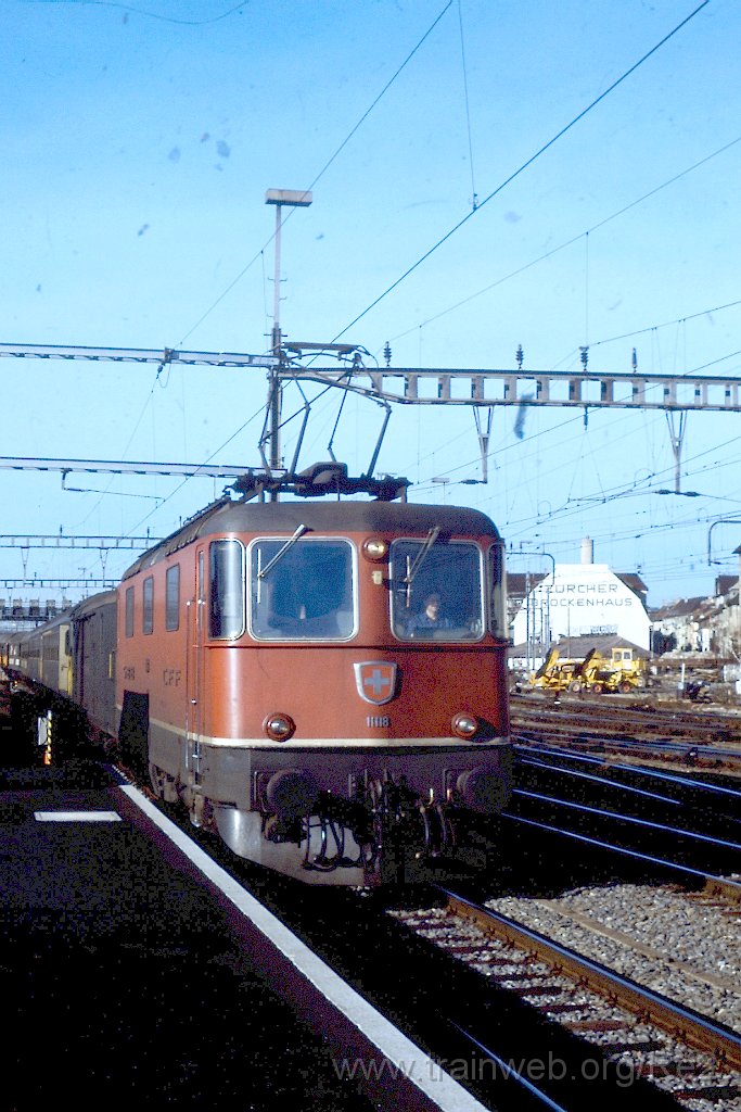 0267-0004.jpg - SBB-CFF Re 4/4'' 11118 / Zürich HB 16.12.1989