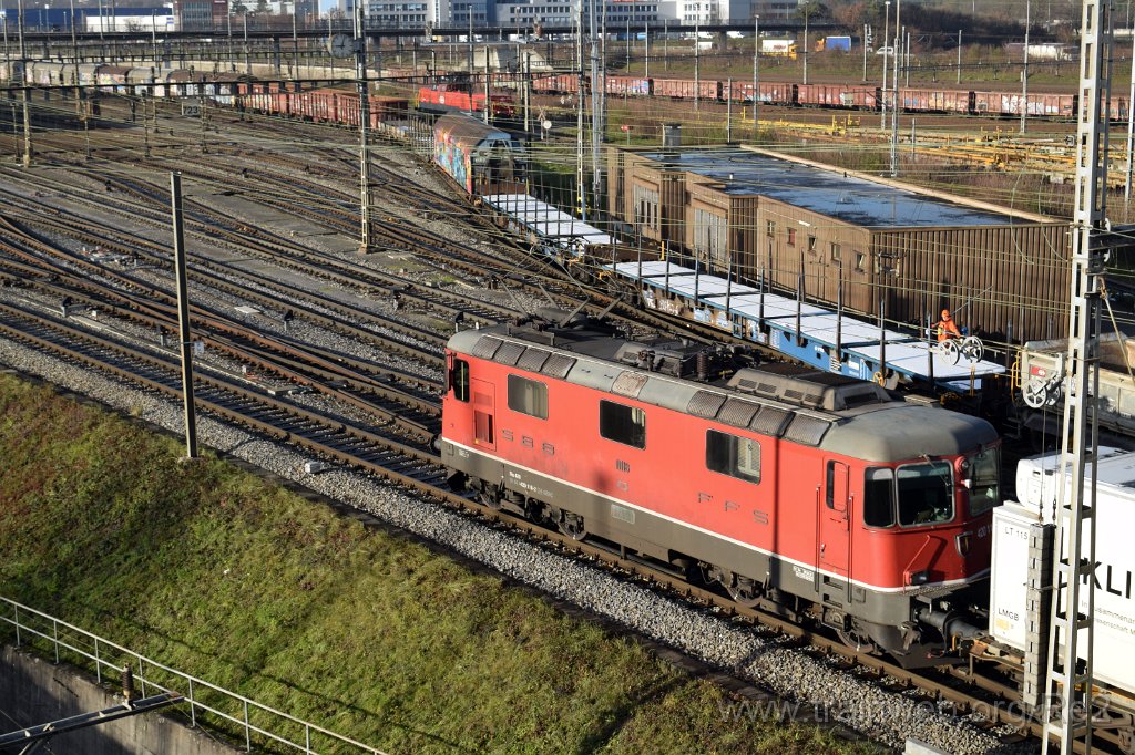 8328-0047-201222.jpg - SBBC Re 4/4'' 11118 (Re 420.118-2)  (Re 91 85 4 420 118-2 CH-SBBC) / RB Limmattal (Brücke Sandäckerstrasse) 20.12.2022