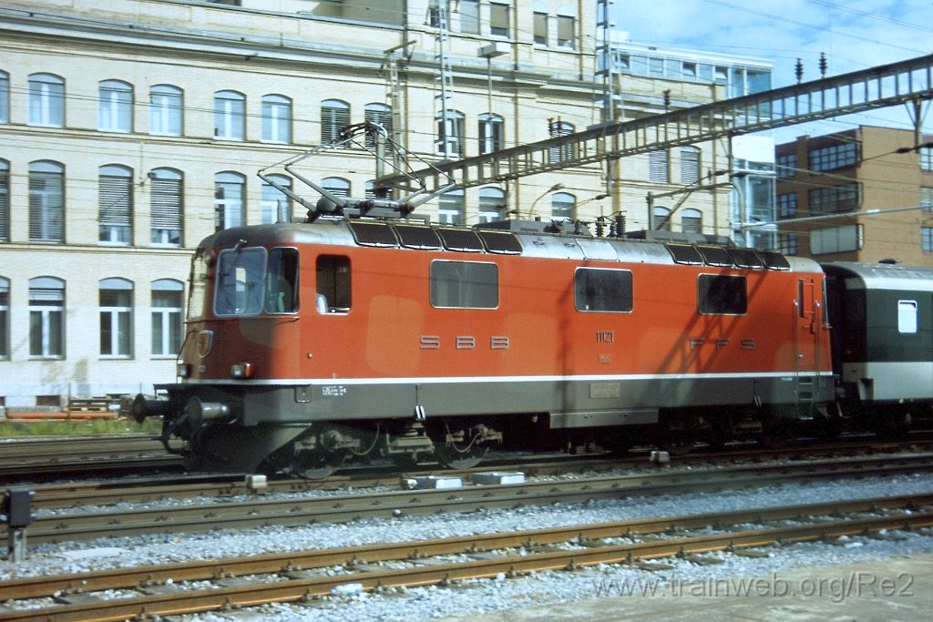 0898-0016.jpg - SBB-CFF Re 4/4'' 11121 / Zürich-Oerlikon 6.8.2001