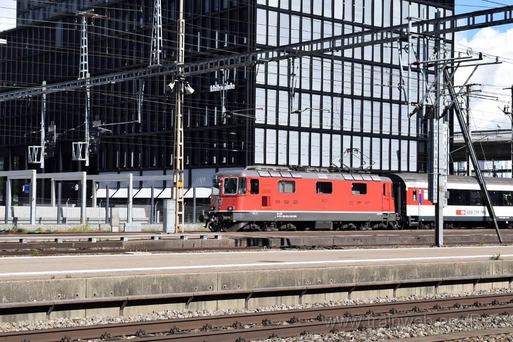 4667-0022-031017.jpg - SBB-CFF Re 4/4'' 11121 (Re 420.121-6)  (Re 91 85 4 420 121-6 CH-SBB) / Zürich-Altstetten 3.10.2017