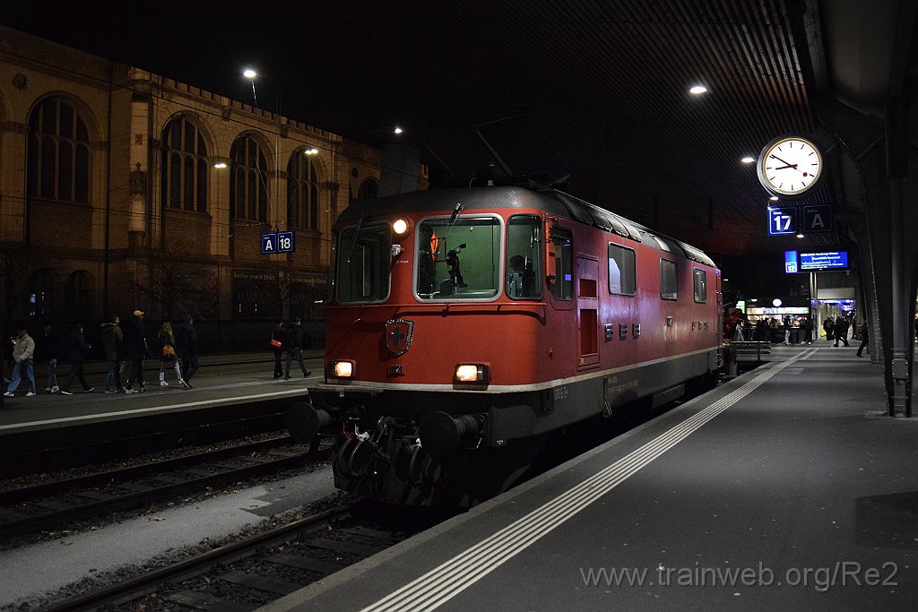 8337-0033-311222.jpg - SBB-CFF Re 4/4'' 11121 (Re 420.121-6)  (Re 91 85 4 420 121-6 CH-SBB) / Zürich HB 31.12.2022