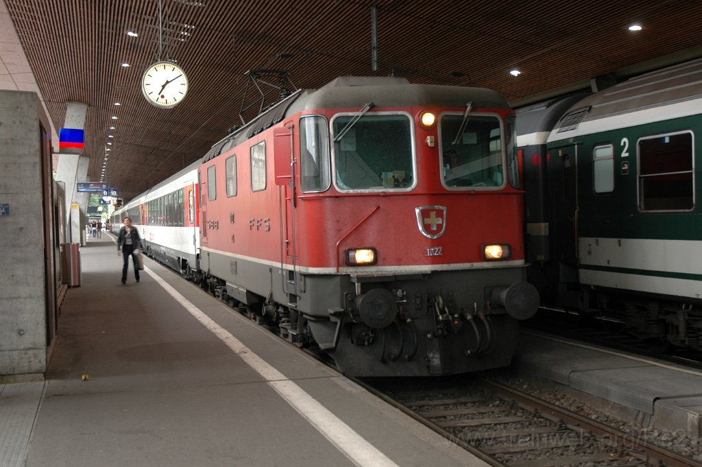 2120-0033-230511.jpg - Re 4/4" 11122 / Zürich HB 23.5.2011