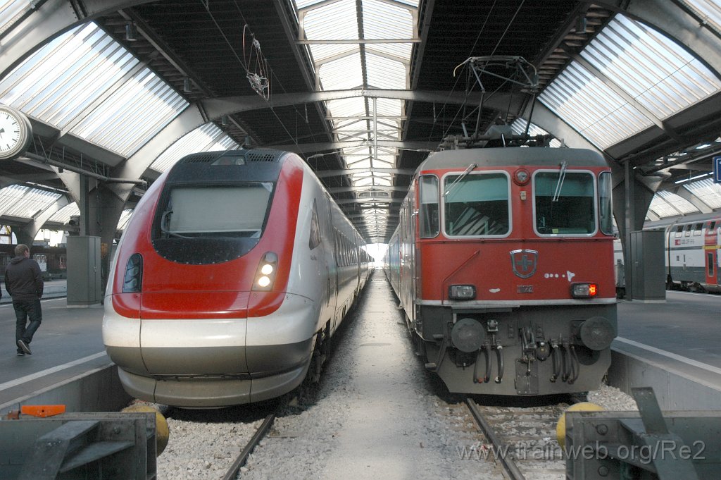 2342-0034-210312.jpg - SBB-CFF Re 4/4'' 11122 + SBB-CFF ICN RABe 500.016-1 / Bt (ICN) 500.116-9 ''Alice Rivaz'' / Zürich HB 21.3.2012