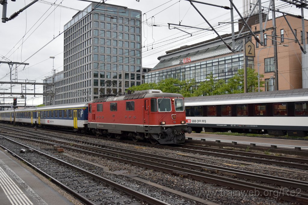 3918-0040-190516.jpg - SBB-CFF Re 4/4'' 11122 (Re 420.122-4)  (Re 91 85 4 420 122-4 CH-SBB) / Zürich-Altstetten 19.5.2016