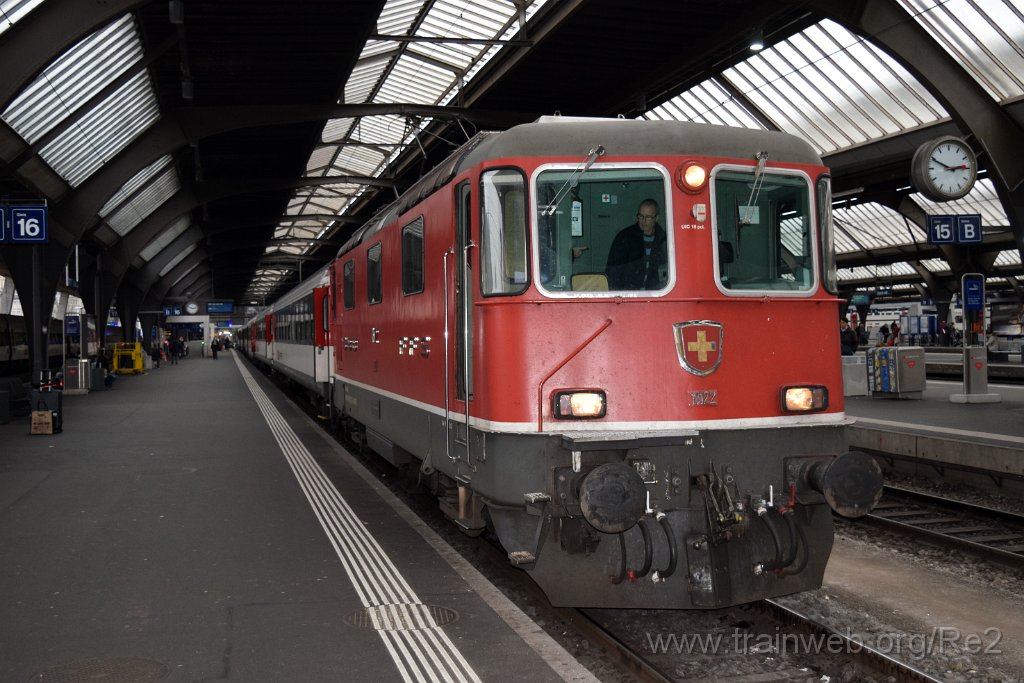 4795-0021-231217.jpg - SBB-CFF Re 4/4'' 11122 (Re 420.122-4)  (Re 91 85 4 420 122-4 CH-SBB) / Zürich HB 23.12.2017