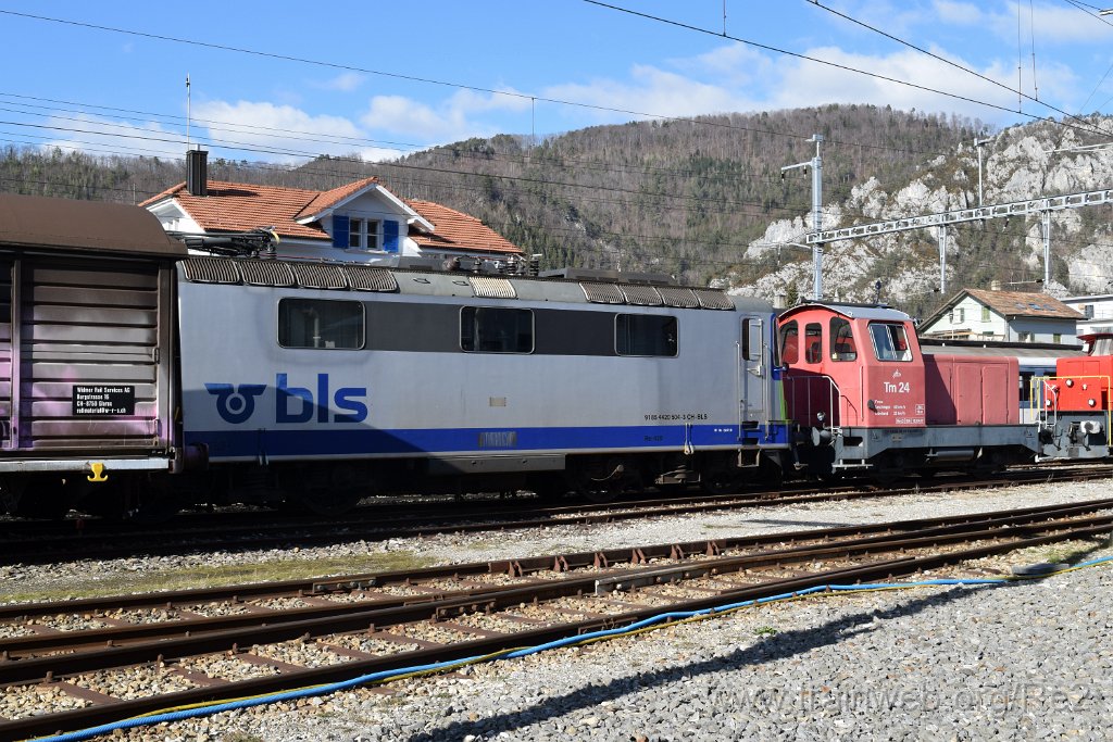7873-0031-260222.jpg - BLS Re 420.504-3 (Re 91 85 4 420 504-3 CH-BLS) + OeBB Tm 24 (98 85  5 230 537-3 CH-OeBB) / Balsthal (Dépot) 26.2.2022