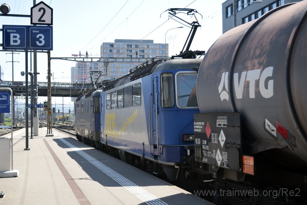 9037-0036-120424.jpg - DDF Re 421.379-9 ''Zürich-München 2021'' (Re 91 85 4 421 379-9 CH-DDF) + WRS Re 420.504-3 (Re 91 85 4 420 504-3 CH-WRSCH) / Zürich-Altstetten 12.4.2024