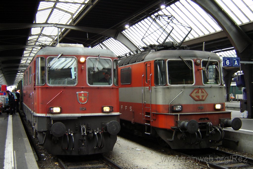 0997-0015-051204.jpg - SBB-CFF Re 4/4'' 11108 + SBB-CFF Re 4/4'' 11124 / Zürich HB 5.12.2004