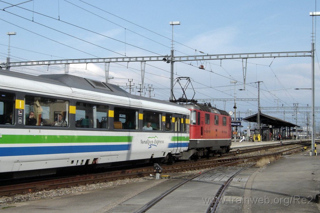 1292-0013-180307.jpg - SBB-CFF Re 4/4'' 11125 / Pfäffikon SZ 18.3.2007