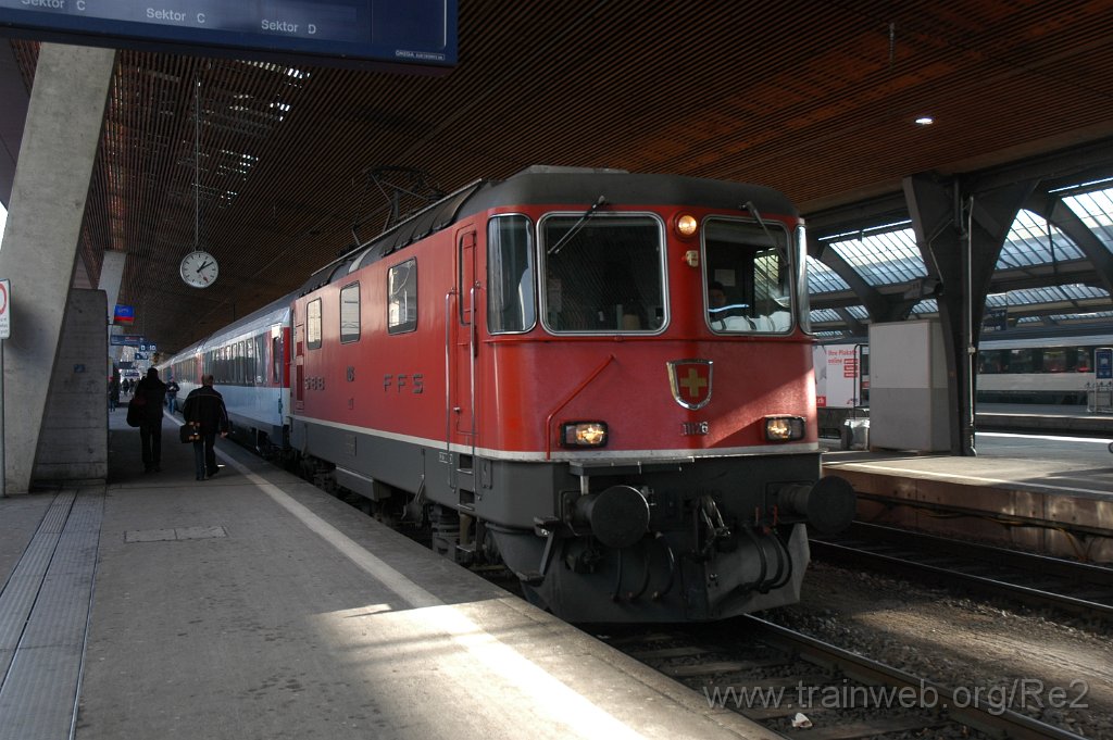 2056-0014-030111.jpg - SBB-CFF Re 4/4'' 11126 / Zürich HB 3.1.2011
