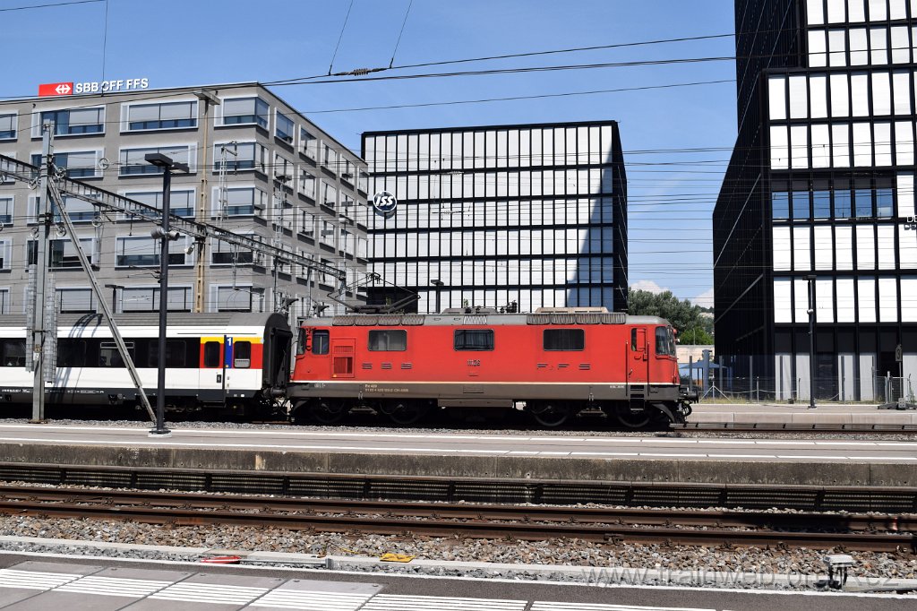 7129-0006-110820.jpg - SBB-CFF Re 4/4'' 11126 (Re 420.126-5)  (Re 91 85 4 420 126-5 CH-SBB) / Zürich-Altstetten 11.8.2020