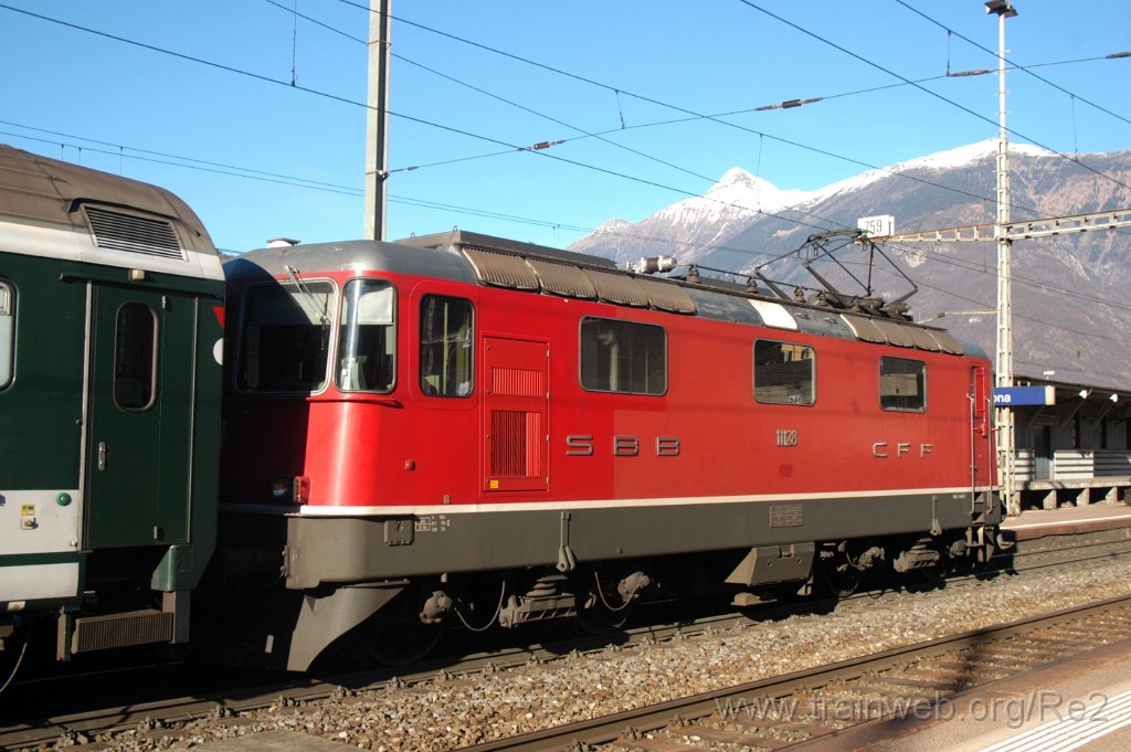3458-0003-120115.jpg - SBB-CFF Re 4/4'' 11128 / Bellinzona 12.1.2015