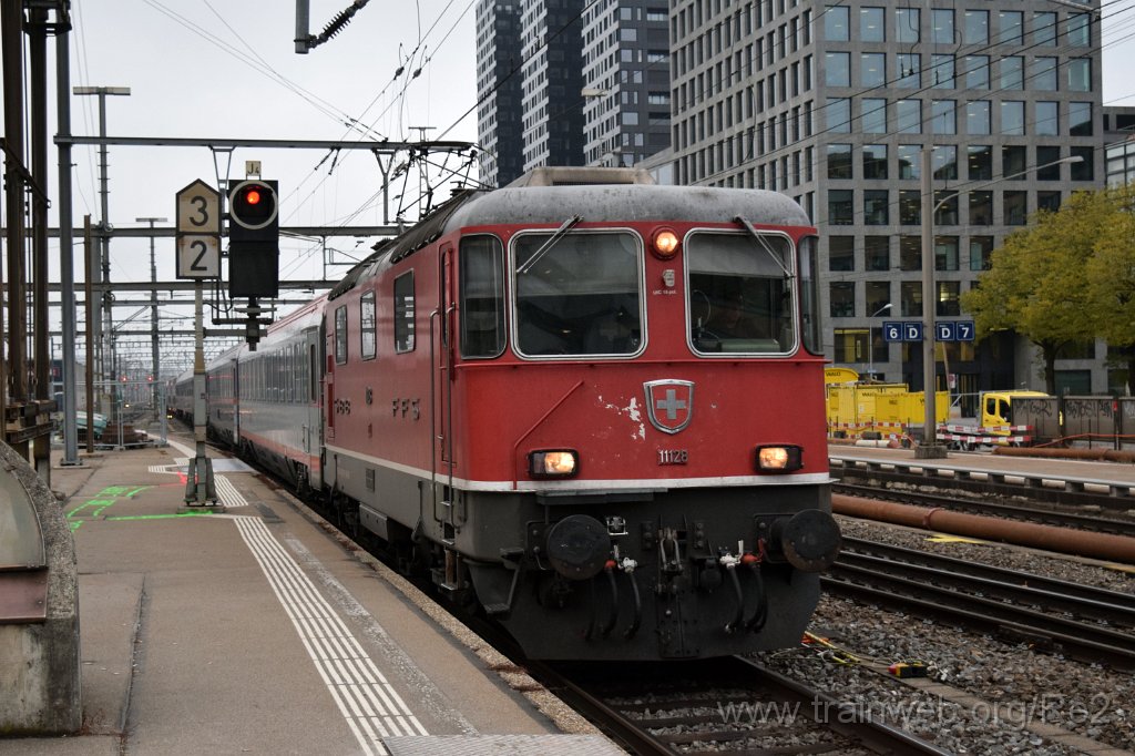 5184-0011-291018.jpg - SBB-CFF Re 4/4'' 11128 (Re 420.128-1)  (Re 91 85 4 420 128-1 CH-SBB) / Zürich-Altstetten 29.10.2018