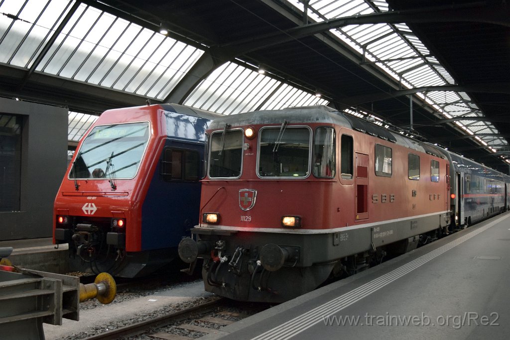 5114-0029-170918.jpg - SBB-CFF Re 450.081-5 ''Weiningen'' (Re 91 85 4 450 081-5 CH-SBB) + SBB-CFF Re 4/4'' 11129 (Re 420.129-9)  (Re 91 85 4 420 129-9 CH-SBB) / Zürich HB 17.9.2018