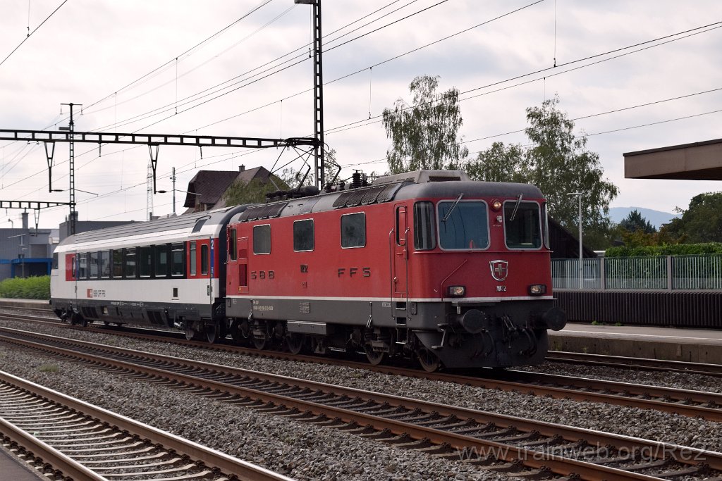 5706-0049-220819.jpg - SBB-CFF Re 4/4'' 11132 (Re 420.132-3)  (Re 91 85 4 420 132-3 CH-SBB) + SBB-CFF Bt (IC) 50 85 28-94 963-1 / Rupperswil 22.8.2019