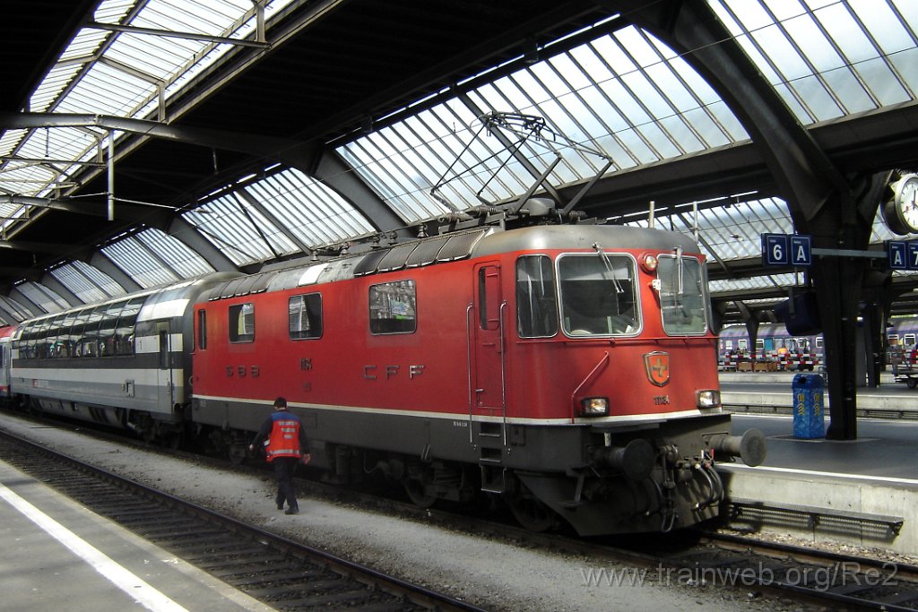 1029-0012-100405.jpg - SBB-CFF Re 4/4'' 11134 / Zürich HB 10.4.2005